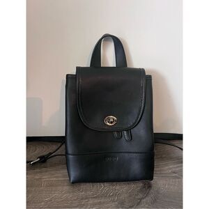 Susu turn lock closure  leather backpack